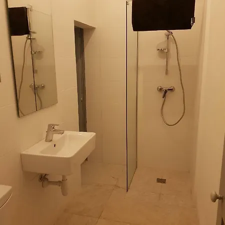 3 Bedroom Maltese Townhouse Ferienhaus Sliema